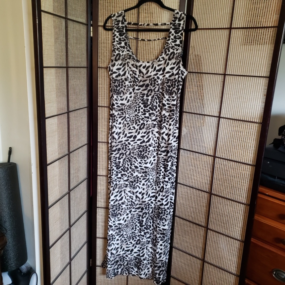 Summer Maxi Sleeveless Black,White and Khaki Leopard Style Dress